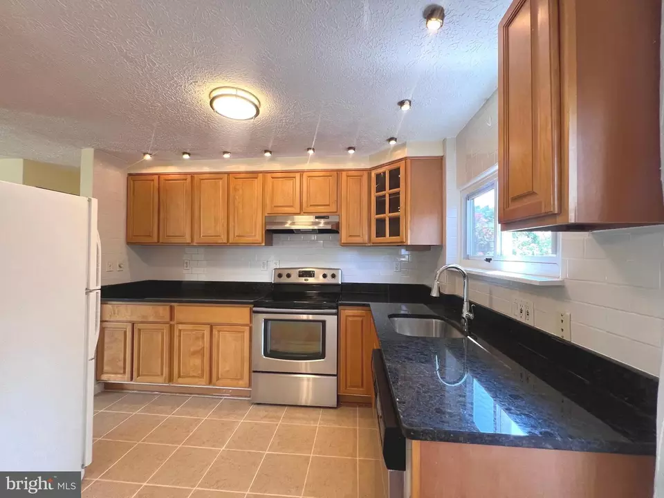 Kitchen - 18908 Perrone Dr, Germantown, MD 20874 photo 6 of 6