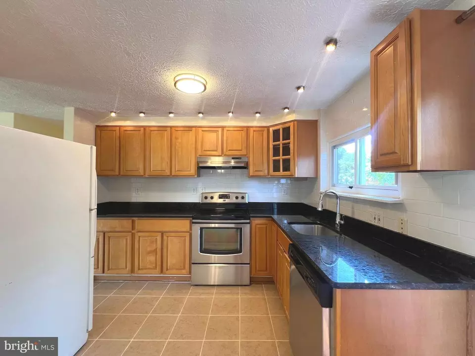 Kitchen - 18908 Perrone Dr, Germantown, MD 20874 photo 4 of 6