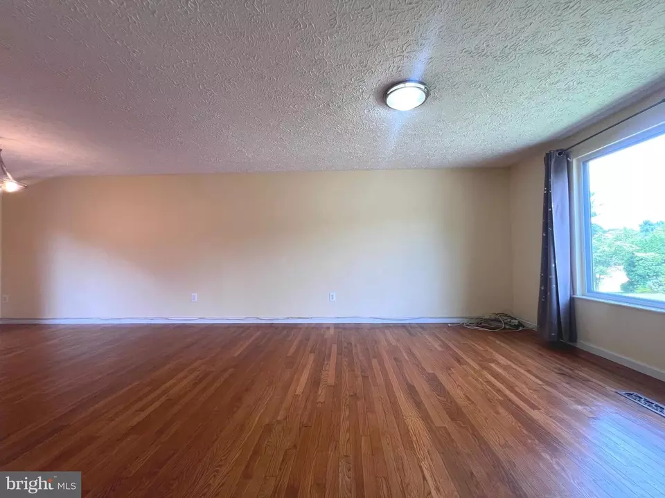 Living - 18908 Perrone Dr, Germantown, MD 20874 photo 4 of 8