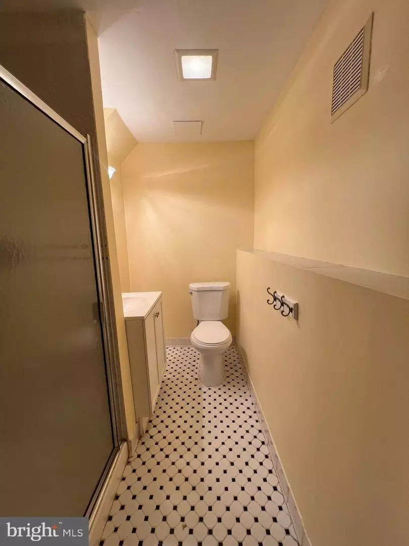 Bath - 18908 Perrone Dr, Germantown, MD 20874 photo 9 of 10