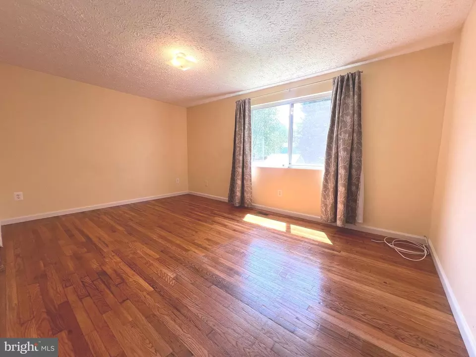 Living - 18908 Perrone Dr, Germantown, MD 20874 photo 7 of 8