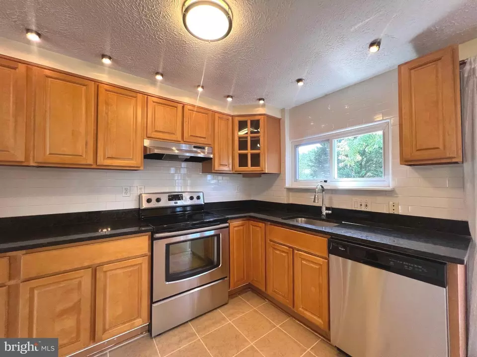 Kitchen - 18908 Perrone Dr, Germantown, MD 20874 photo 3 of 6