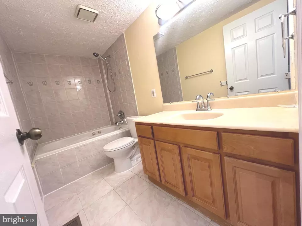 Bath - 18908 Perrone Dr, Germantown, MD 20874 photo 6 of 10