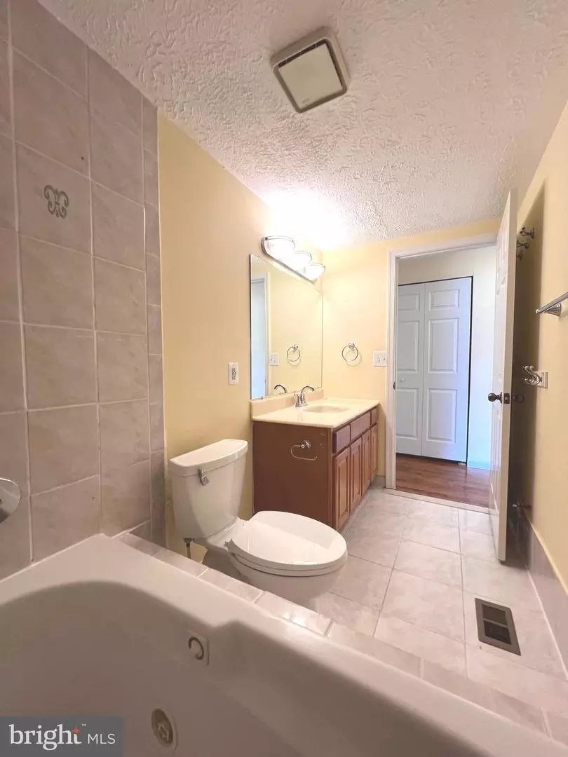Bath - 18908 Perrone Dr, Germantown, MD 20874 photo 2 of 10