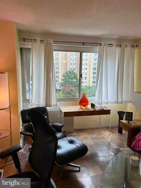 4515 Willard Ave #1118S, Chevy Chase, MD 20815