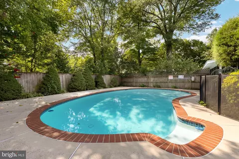 Exterior - 9811 Dallas Ave, Silver Spring, MD 20901 photo 4 of 8