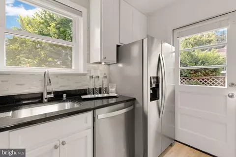 Kitchen - 9811 Dallas Ave, Silver Spring, MD 20901 photo 3 of 6