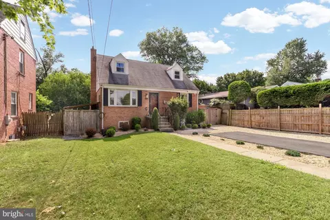 Exterior - 9811 Dallas Ave, Silver Spring, MD 20901 photo 1 of 8
