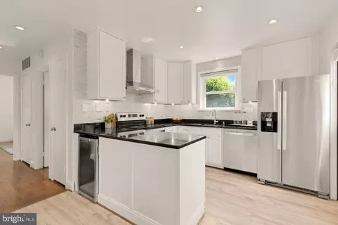 Kitchen - 9811 Dallas Ave, Silver Spring, MD 20901 photo 2 of 6