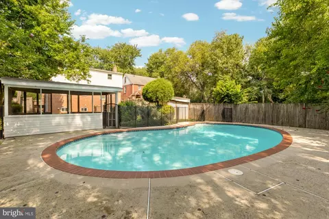 Exterior - 9811 Dallas Ave, Silver Spring, MD 20901 photo 5 of 8