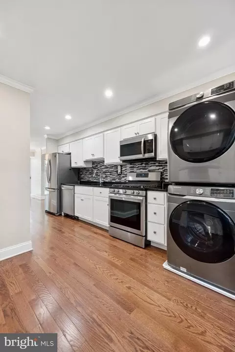 Kitchen - 2016 Coleridge Dr #24-102, Silver Spring, MD 20902 photo 1 of 2