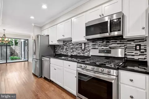 Kitchen - 2016 Coleridge Dr #24-102, Silver Spring, MD 20902 photo 2 of 2