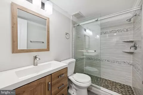 Bath - 2016 Coleridge Dr #24-102, Silver Spring, MD 20902 photo 2 of 2