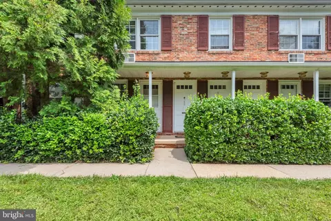 135 Talbott St #135, Rockville, MD 20852