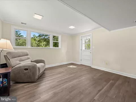 Living - 15225 Barnesville Rd, Boyds, MD 20841 photo 8 of 8