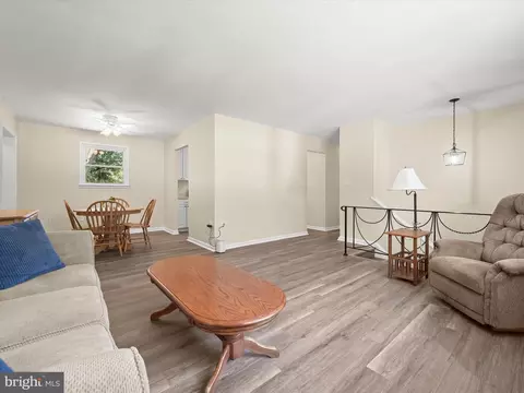 Living - 15225 Barnesville Rd, Boyds, MD 20841 photo 3 of 8