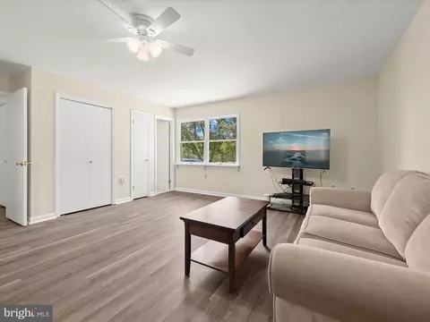 Living - 15225 Barnesville Rd, Boyds, MD 20841 photo 6 of 8