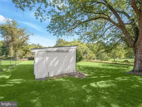 Exterior - 15225 Barnesville Rd, Boyds, MD 20841 photo 6 of 9