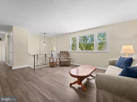 Living - 15225 Barnesville Rd, Boyds, MD 20841 photo 2 of 8