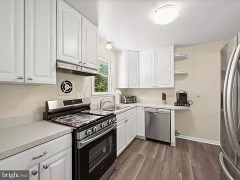 Kitchen - 15225 Barnesville Rd, Boyds, MD 20841 photo 2 of 3