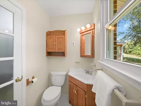 Bath - 15225 Barnesville Rd, Boyds, MD 20841 photo 3 of 7