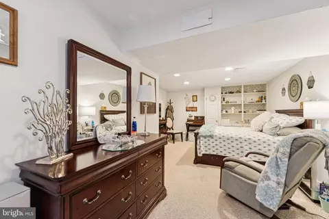 Bedroom - 136 Amberleigh Dr, Silver Spring, MD 20905 photo 4 of 5