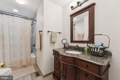 Bath - 136 Amberleigh Dr, Silver Spring, MD 20905 photo 4 of 4