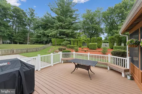 Exterior - 136 Amberleigh Dr, Silver Spring, MD 20905 photo 4 of 6