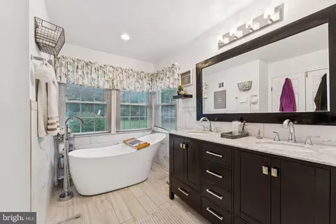 Bath - 136 Amberleigh Dr, Silver Spring, MD 20905 photo 2 of 4