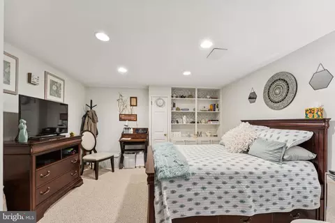 Bedroom - 136 Amberleigh Dr, Silver Spring, MD 20905 photo 5 of 5