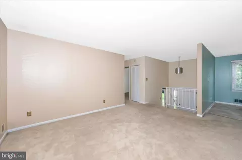 Living - 17125 Hoskinson Rd, Poolesville, MD 20837 photo 4 of 15