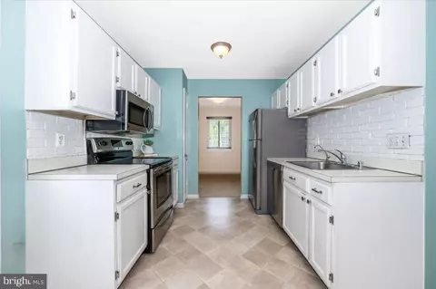 Kitchen - 17125 Hoskinson Rd, Poolesville, MD 20837 photo 1 of 3