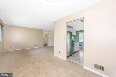 Living - 17125 Hoskinson Rd, Poolesville, MD 20837 photo 5 of 15