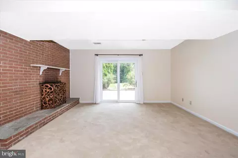 Living - 17125 Hoskinson Rd, Poolesville, MD 20837 photo 7 of 15