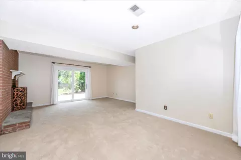 Living - 17125 Hoskinson Rd, Poolesville, MD 20837 photo 13 of 15