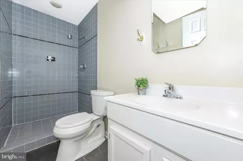 Bath - 17125 Hoskinson Rd, Poolesville, MD 20837 photo 2 of 2