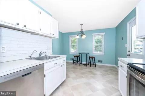 Kitchen - 17125 Hoskinson Rd, Poolesville, MD 20837 photo 3 of 3