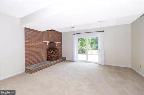 Living - 17125 Hoskinson Rd, Poolesville, MD 20837 photo 6 of 15