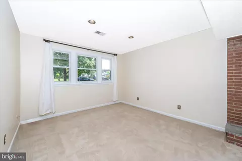 Living - 17125 Hoskinson Rd, Poolesville, MD 20837 photo 12 of 15