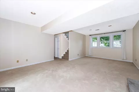 Living - 17125 Hoskinson Rd, Poolesville, MD 20837 photo 11 of 15