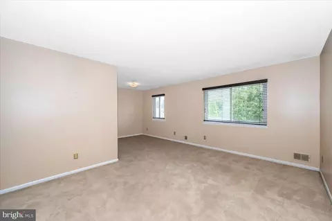 Living - 17125 Hoskinson Rd, Poolesville, MD 20837 photo 2 of 15