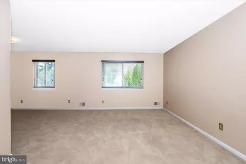 Living - 17125 Hoskinson Rd, Poolesville, MD 20837 photo 3 of 15