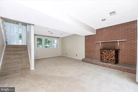 Living - 17125 Hoskinson Rd, Poolesville, MD 20837 photo 8 of 15
