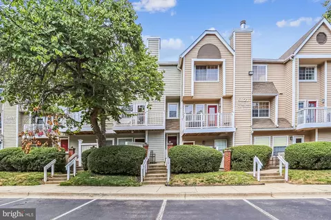 5821 Inman Park Cir #120, Rockville, MD 20852