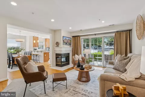 404 Ridgepoint Pl #404-12, Gaithersburg, MD 20878