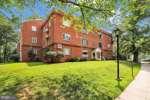 10417 Montrose Ave #102, Bethesda, MD 20814