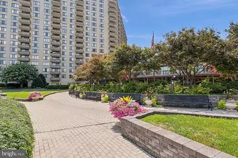 5225 Pooks Hill Rd #201N, Bethesda, MD 20814
