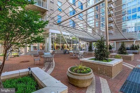 Exterior - 930 Wayne Ave #1004, Silver Spring, MD 20910 photo 2 of 7