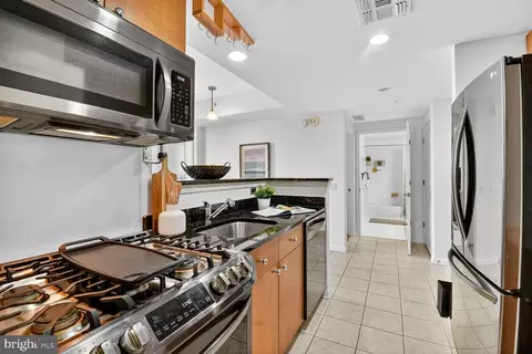 Kitchen - 930 Wayne Ave #1004, Silver Spring, MD 20910 photo 4 of 4
