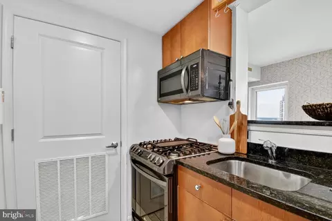 Kitchen - 930 Wayne Ave #1004, Silver Spring, MD 20910 photo 3 of 4
